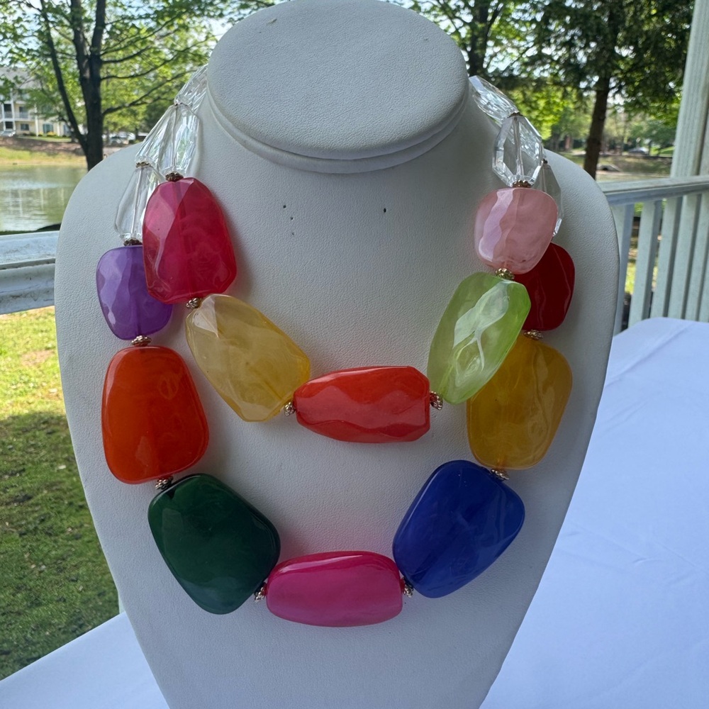 GOLD MOTHER OF PEARL NECKLACE - Picture 7 of 9